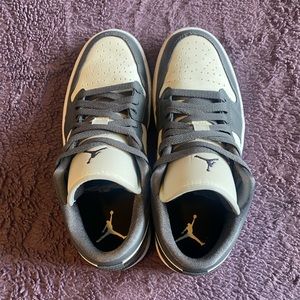 NIKE Jordan Air 1 Low Shoes. Size 8. NWOB. Gray/White/Black.